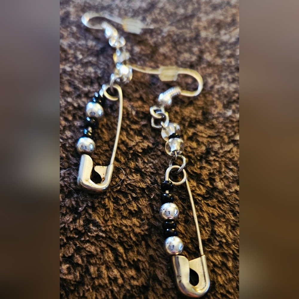 Handcrafted Silver and Black Beaded Earrings - Picture 4 of 4